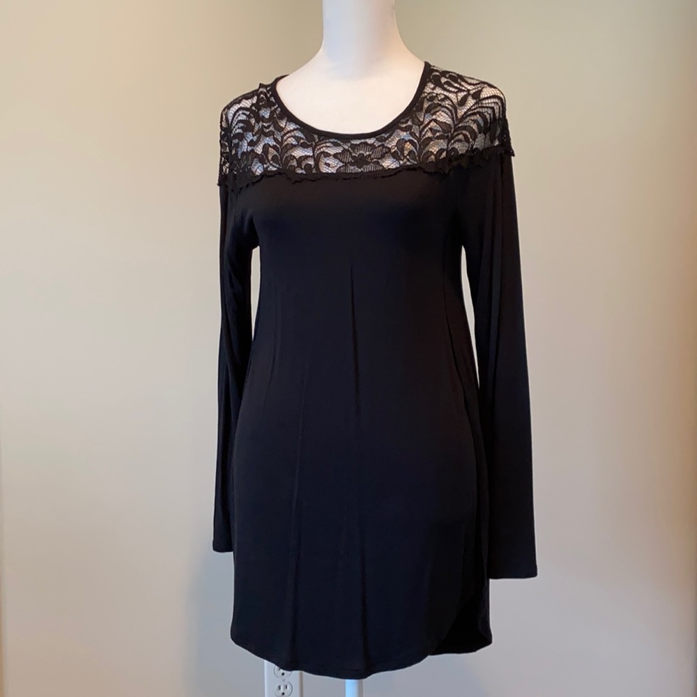 Old Navy Women's long sleeve, lace top tunic